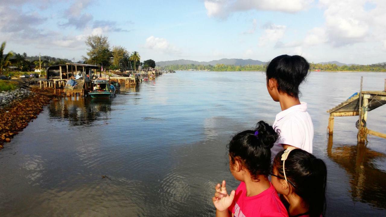 Homestay Memori Dungun Buitenkant foto